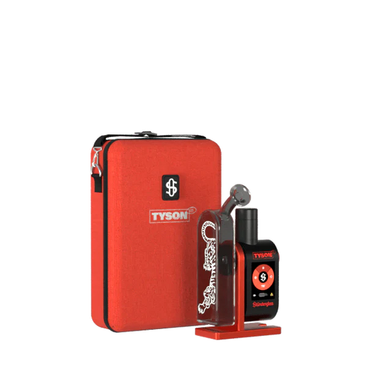 Tyson 2.0 X Stündenglass Modül + Dok Deluxe Travel Set, standing position in front of the travel case.